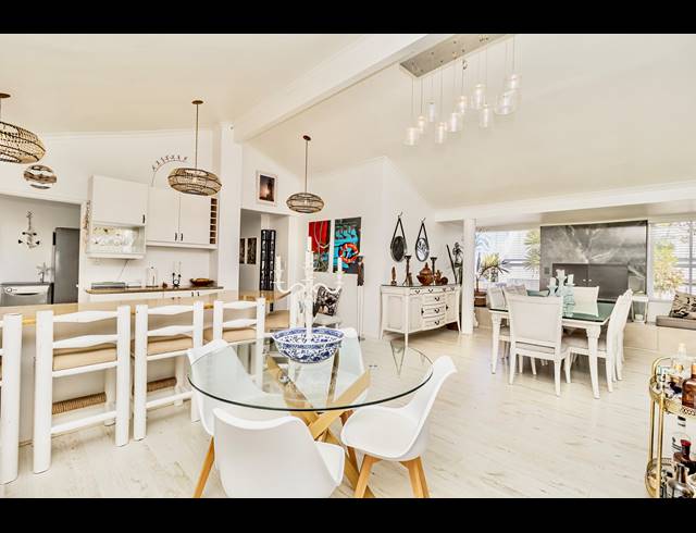 4 BEDROOM HOUSE FOR SALE IN GROTTO BAY
